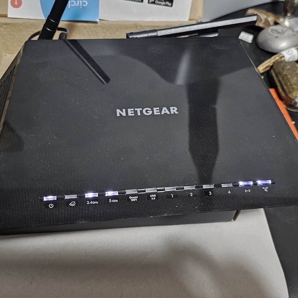 NETGEAR R6700 Nighthawk AC1750 Smart WiFi Router - R6700-100NAS In Box - Picture 3 of 10